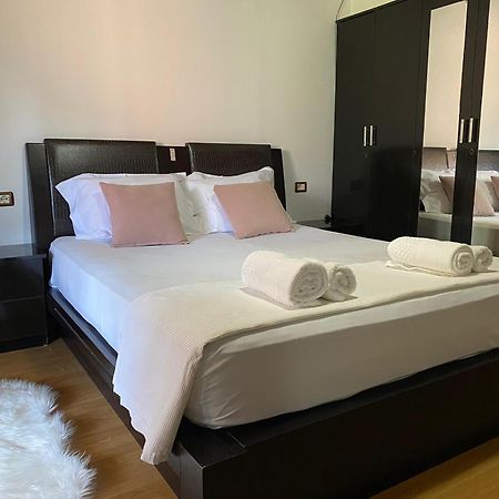 Bertis Guest House Gjirokaster Luaran gambar