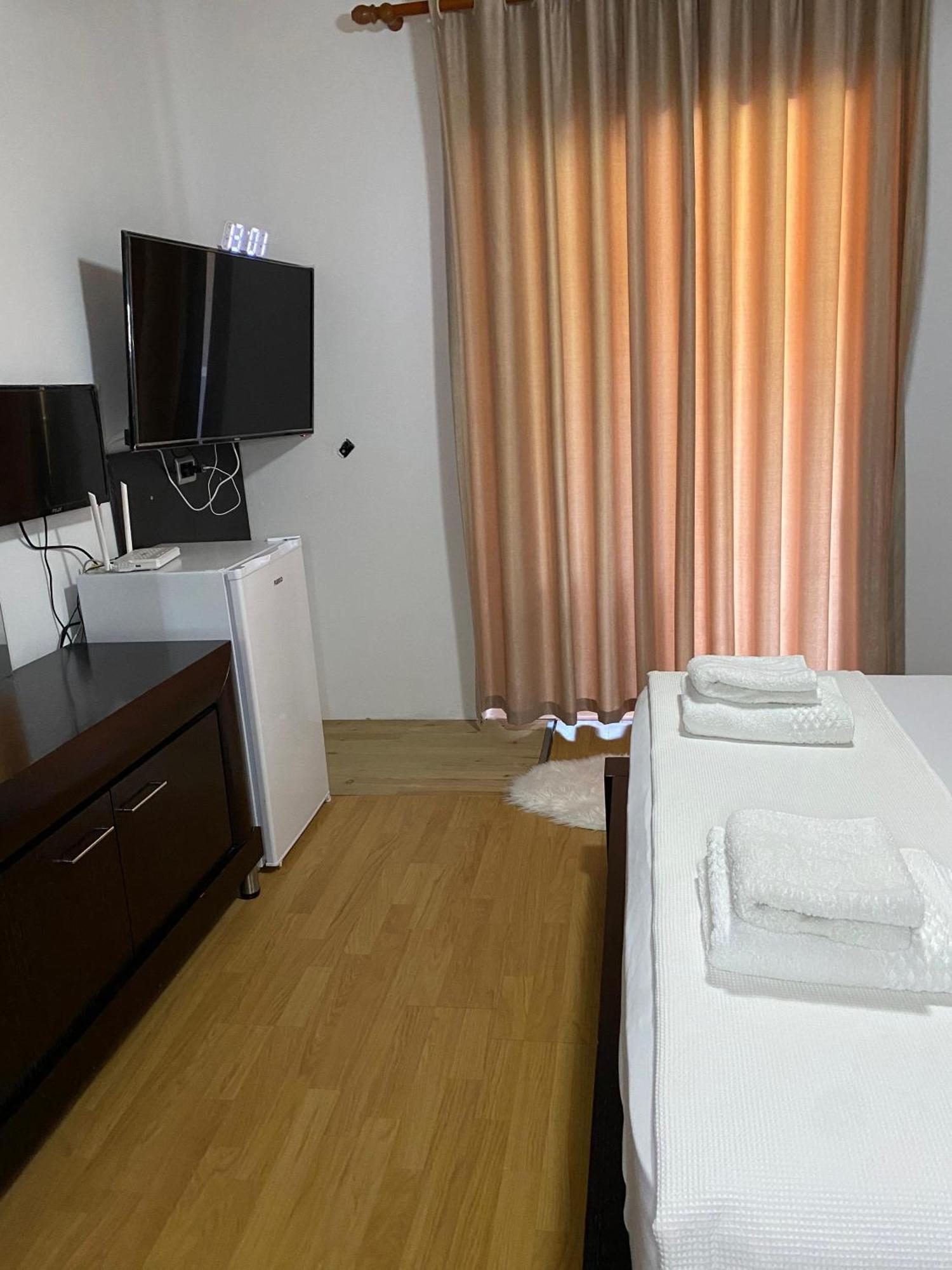 Bertis Guest House Gjirokaster Luaran gambar