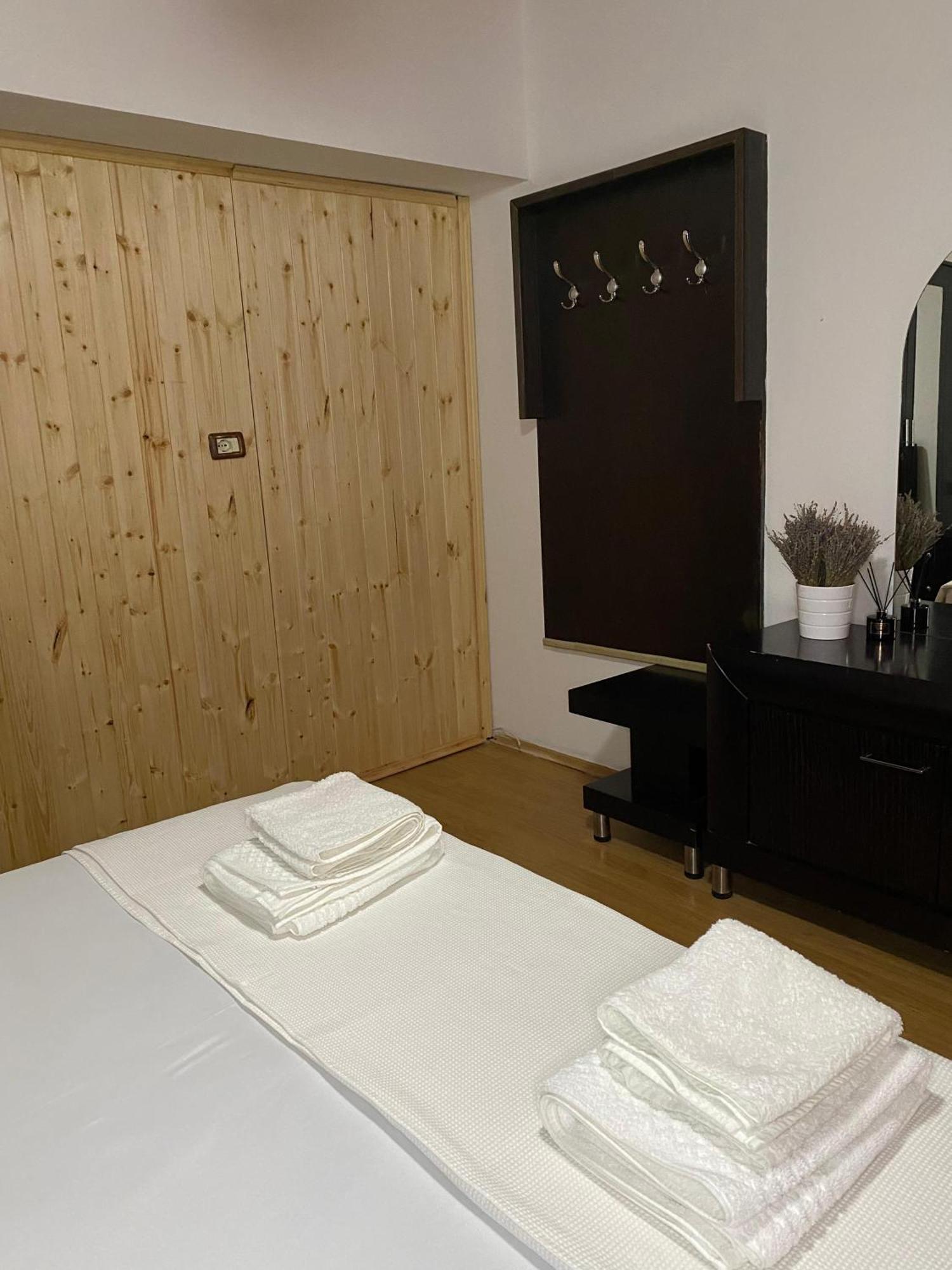Bertis Guest House Gjirokaster Luaran gambar