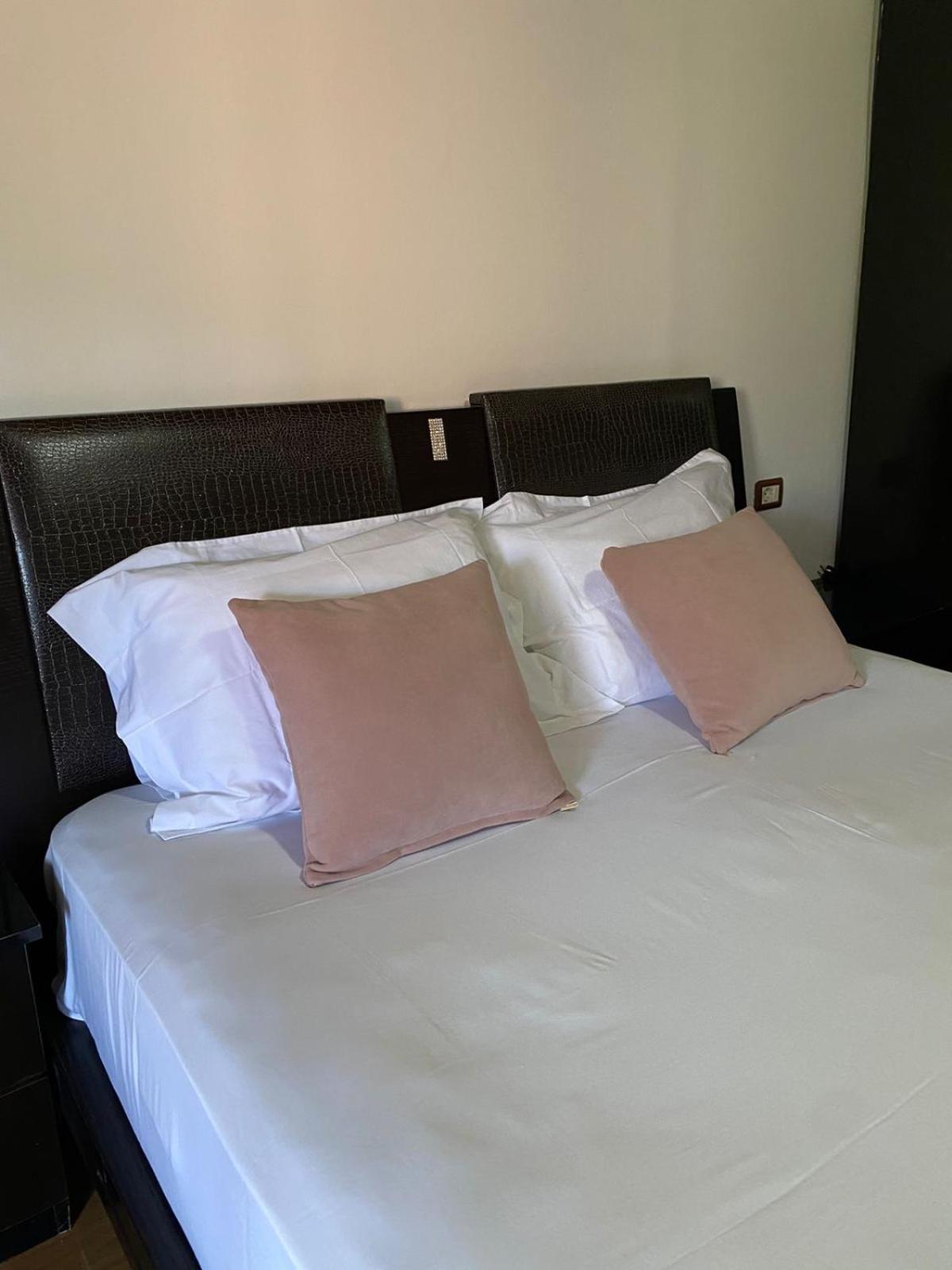 Bertis Guest House Gjirokaster Luaran gambar