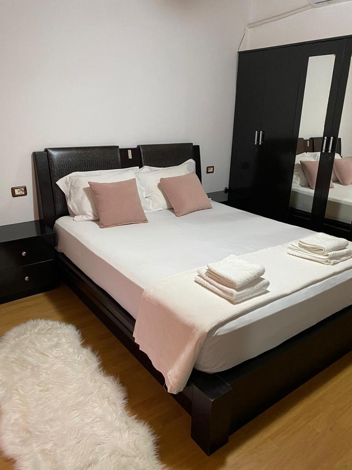 Bertis Guest House Gjirokaster Luaran gambar