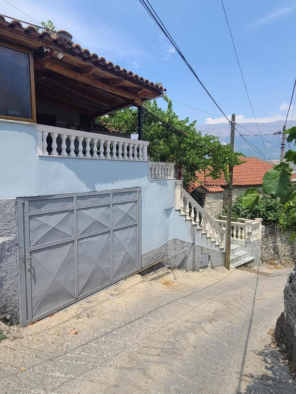 Bertis Guest House Gjirokaster Luaran gambar